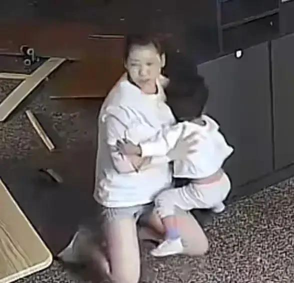 烧伤妈妈后续!丈夫崩溃透露:她状态很差,不想治了想回家。