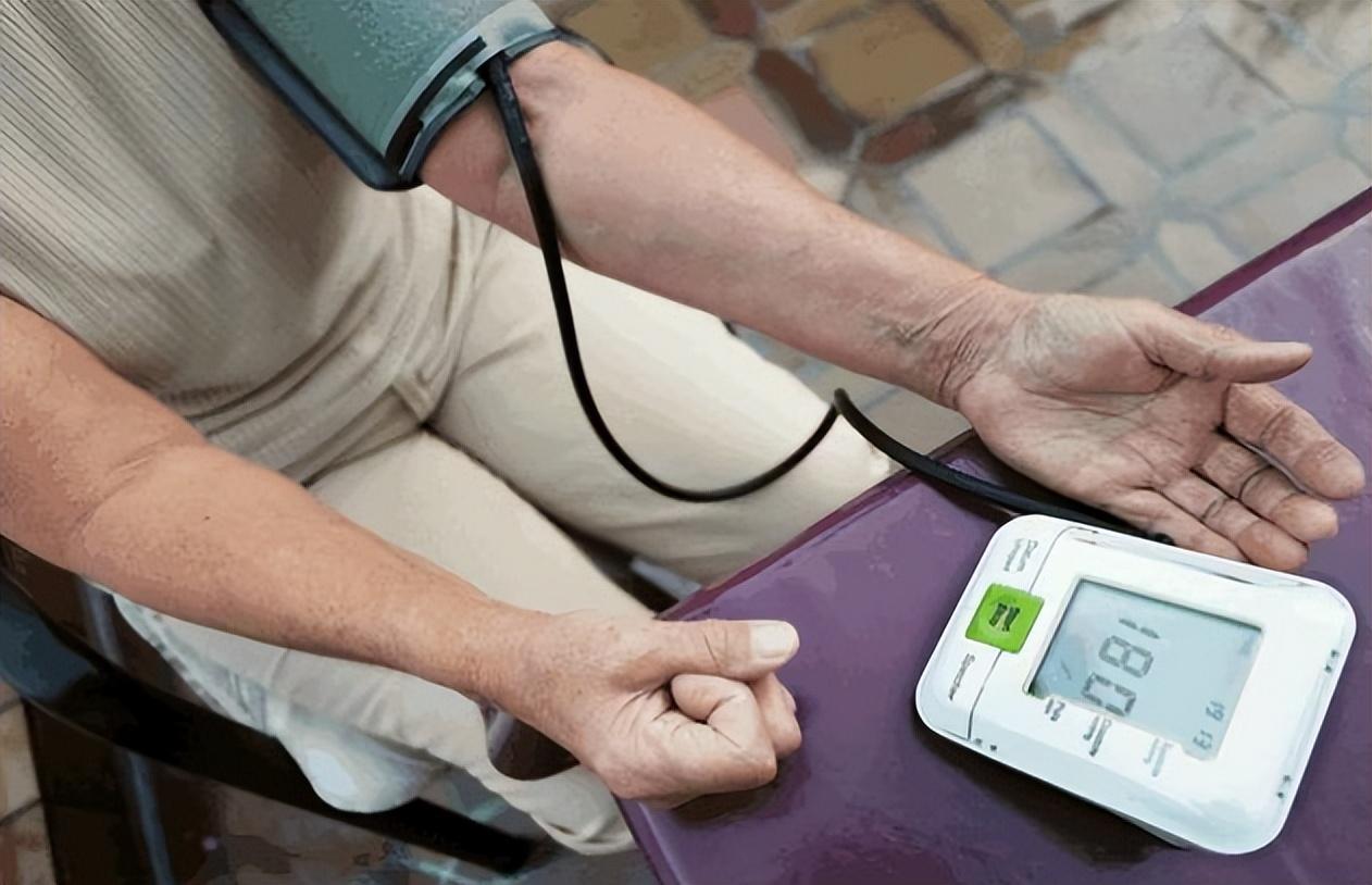 研究发现：一旦吃上降压药，3件事就别做了，不要害了自己？