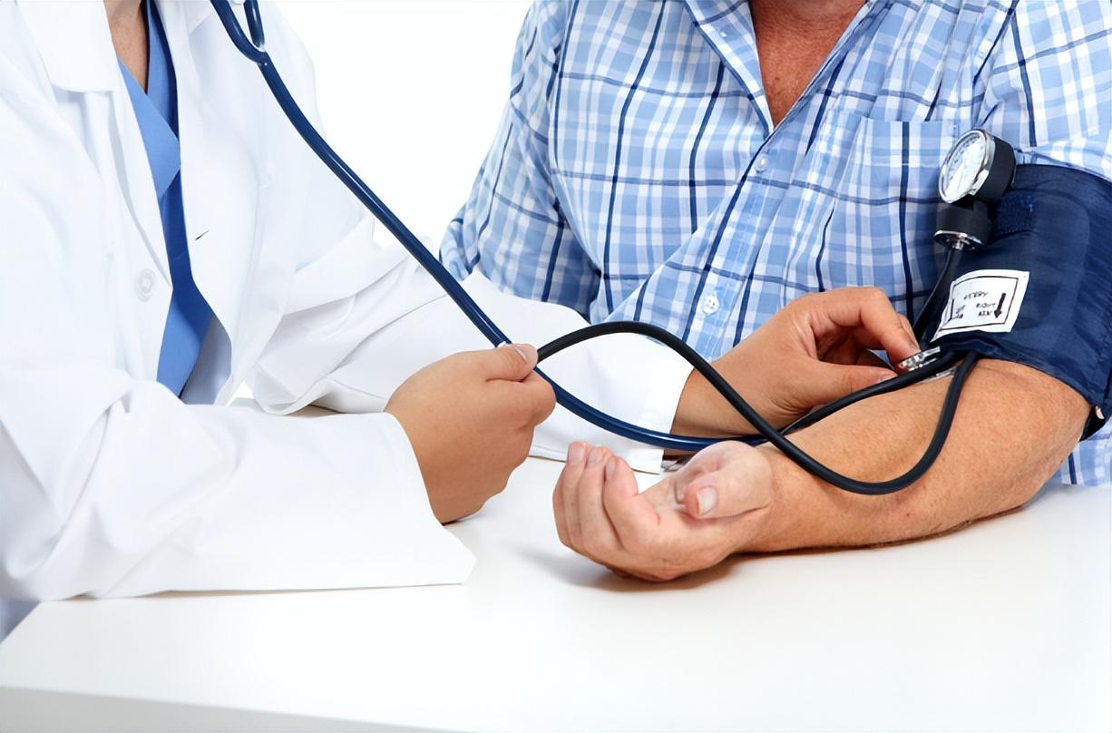 研究发现:一旦吃上降压药,3件事就别做了,不要害了自己?